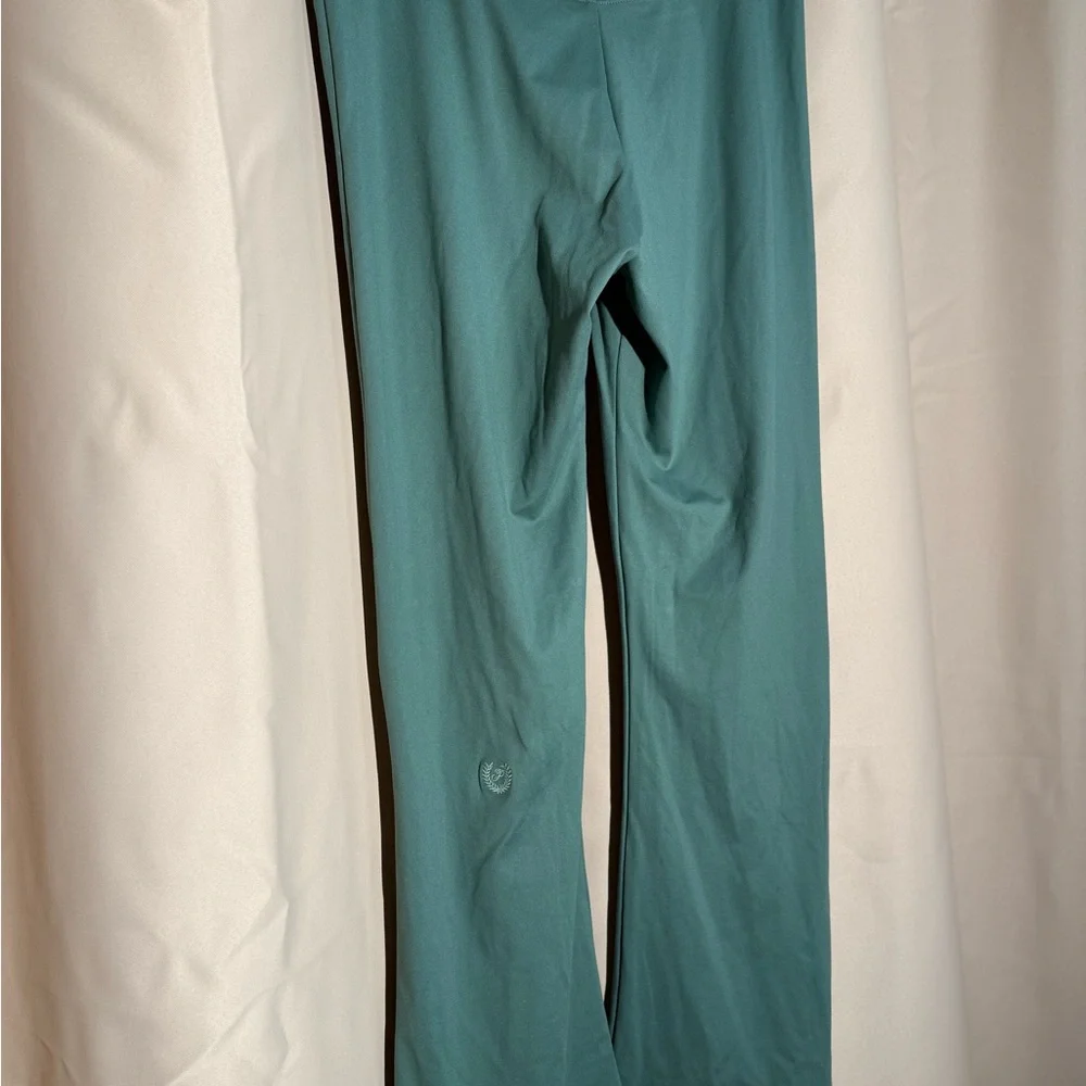 PINK Victoria's Secret Teal Yoga Pants - NWT - Picture 6 of 8